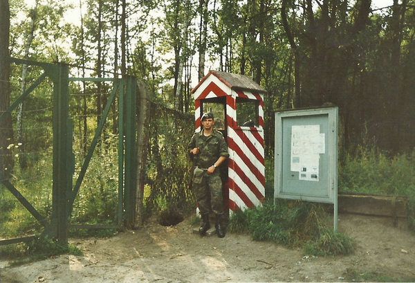 Brama wjazdowa na stanowiska ogniowe (strefa B) 74. dr OP m. Pszczyna.