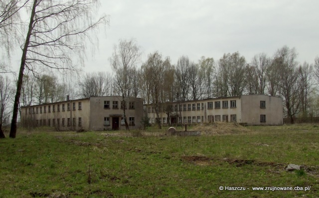 Budynki koszarowe byego 12. dr OP m. Olszowa - 2011 r.