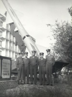 Zdjcie pamitkowe w Aszuuku.Od lewej: Zygmunt Kunkel, Wacawiak, Edward Kornicki, Mirosaw Kaliczyski i Zbigniew Przzak.
