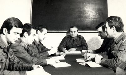 Dowdztwo 37 da OPK z 1981 roku. Od lewej Zbigniew Przzak, Witold Schidt, Mirosaw Kaliczyski, Zygmunt Kunkel, Wadysaw Much i Edward Kornicki.