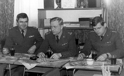 Od lewej: ppk Zbigniew Przzak, ppk Zbigniew Parol i kpt. Krzysztof Przyk.
