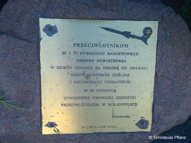 Tablica pamitkowa w Murowanej Golinie przy ul. Poznaskiej.